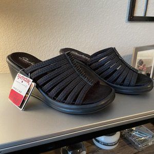 Black Skechers Sandles
